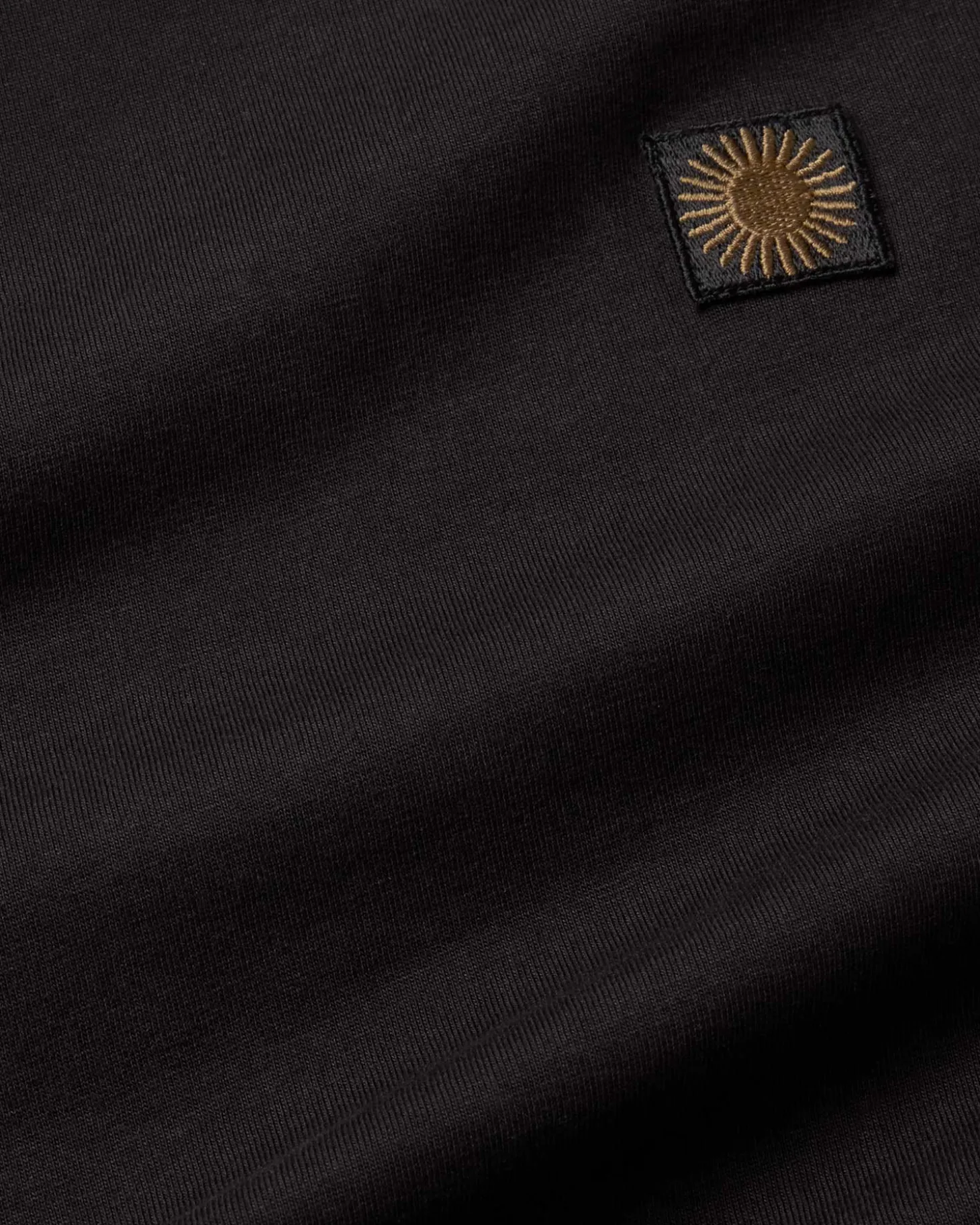 Camiseta negra sol type espalda Aaron