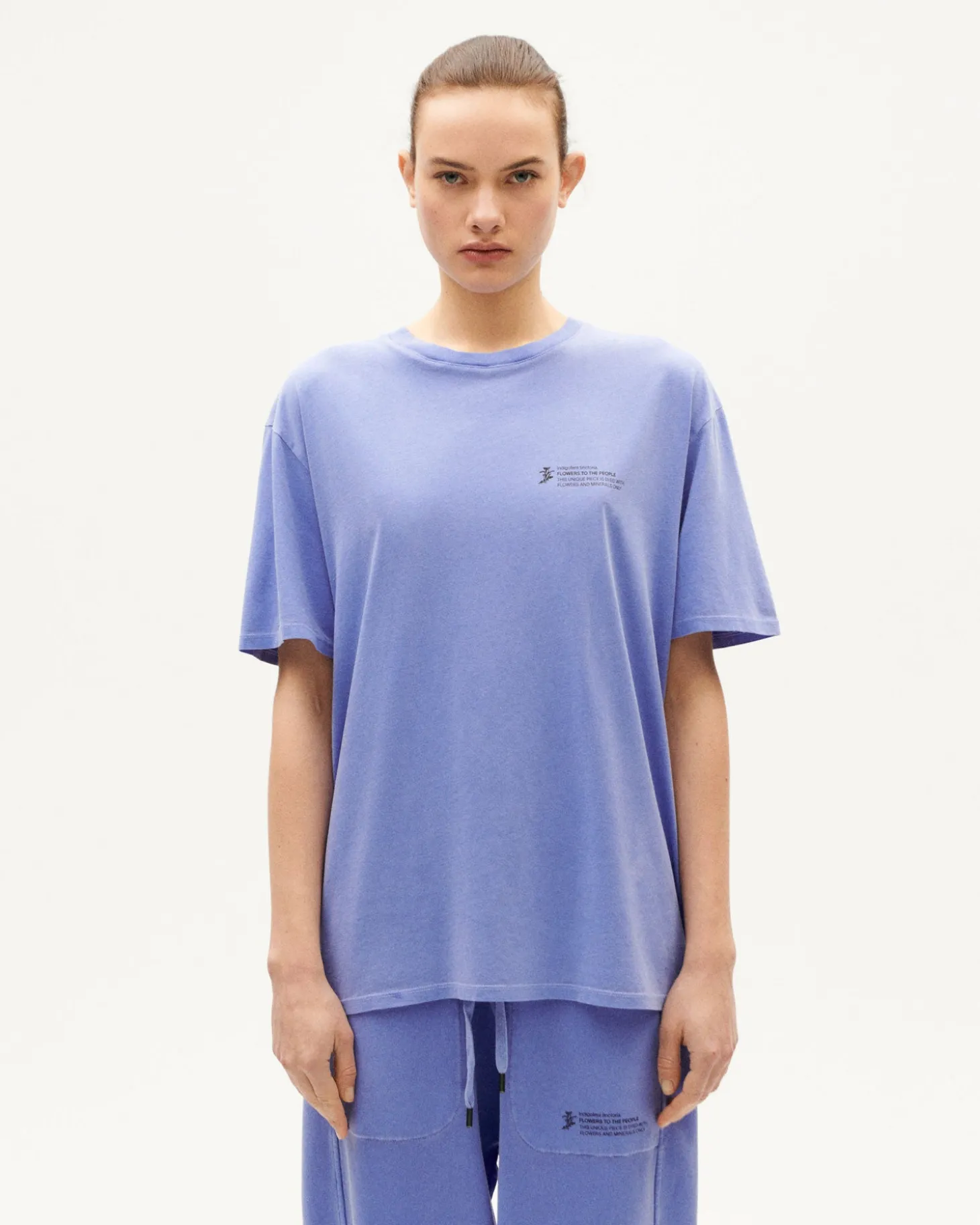 Camiseta unisex violeta tinte natural