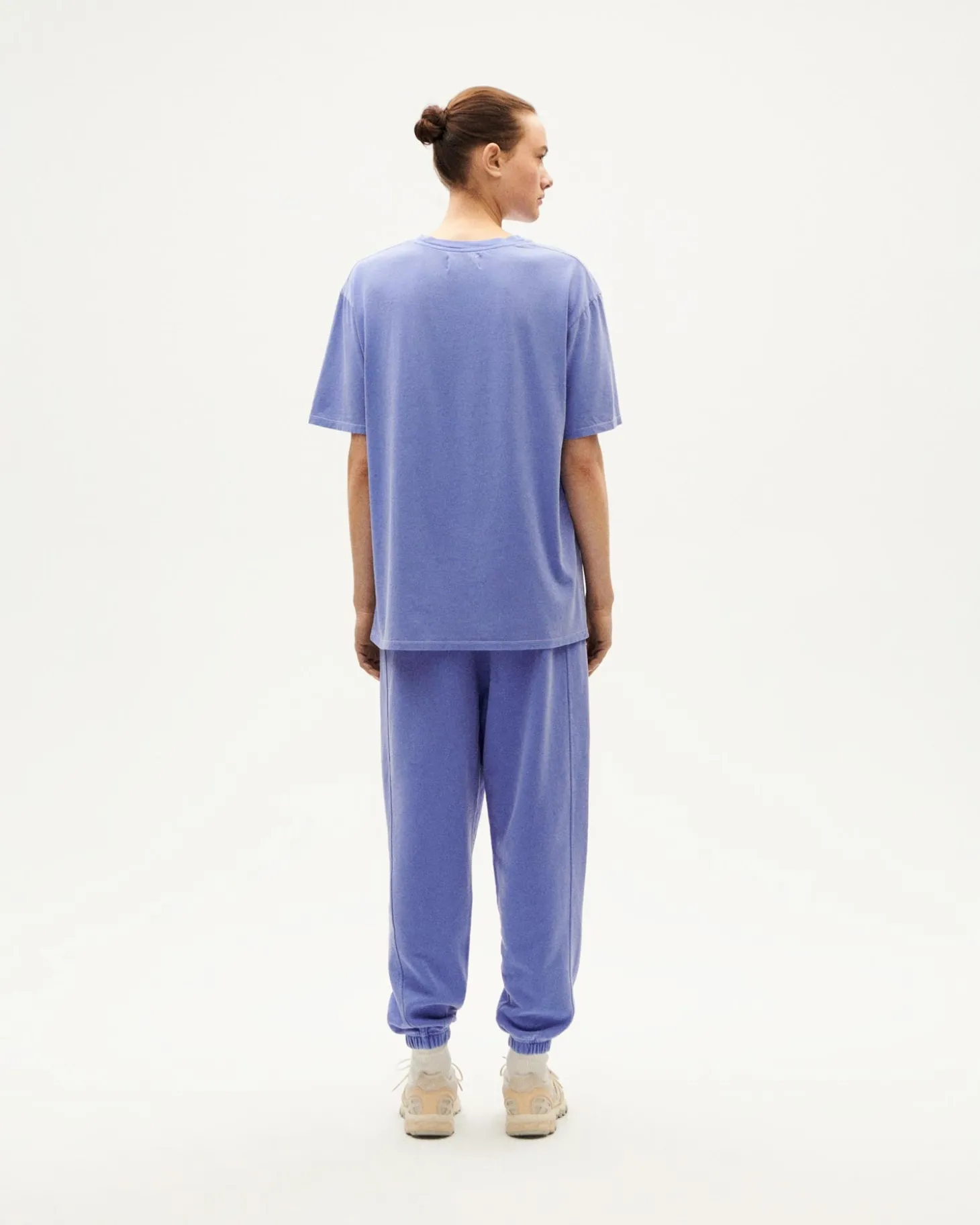 Camiseta unisex violeta tinte natural