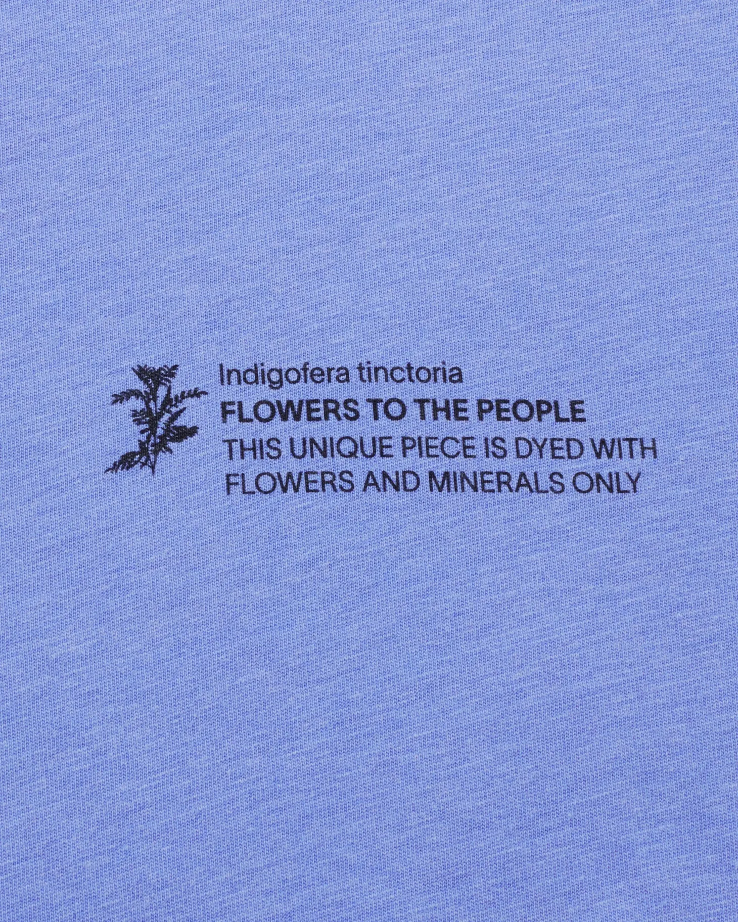 Camiseta unisex violeta tinte natural