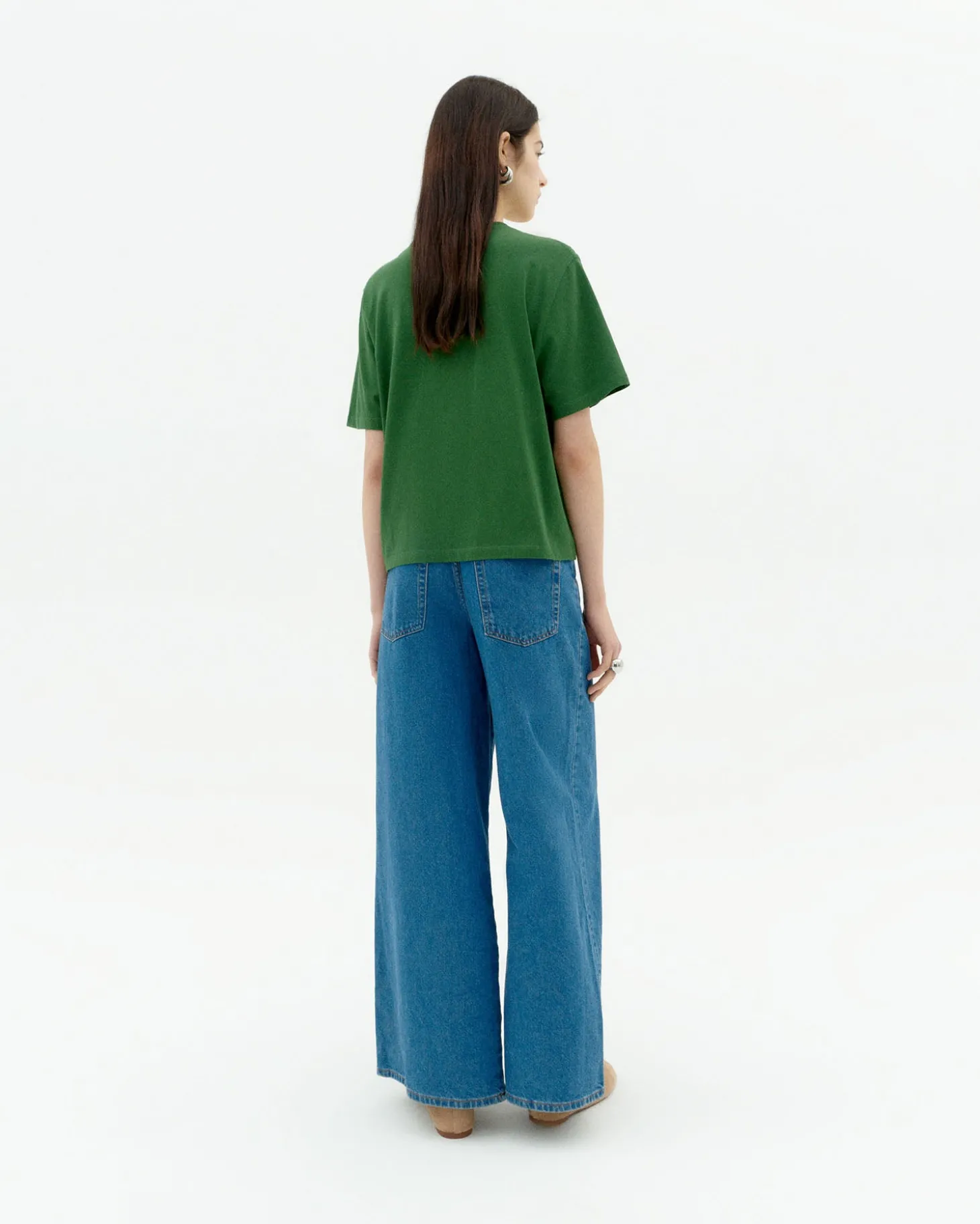 Camiseta verde bordada a mano Lucia
