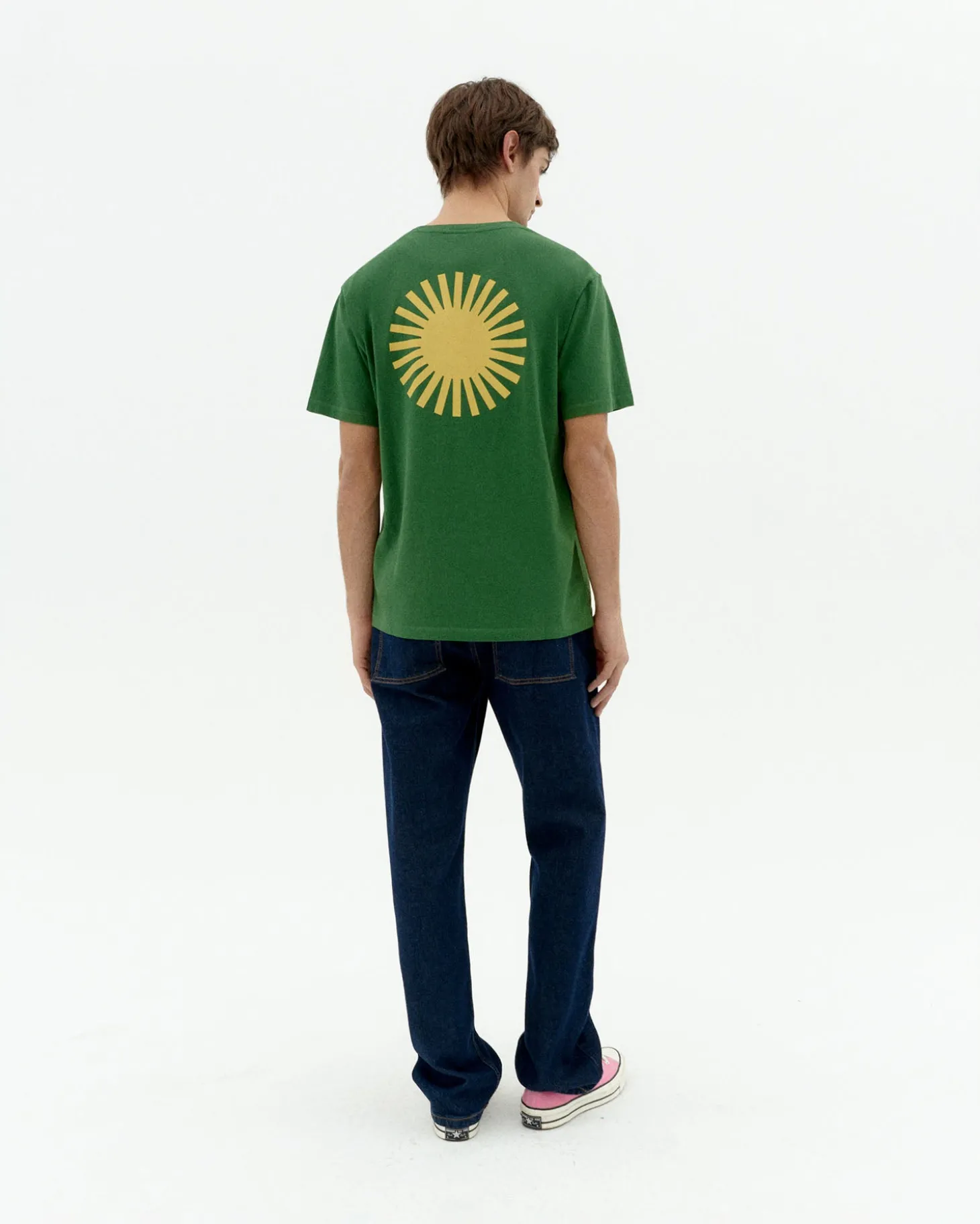 Camiseta verde sol espalda amarillo