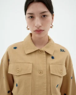 Chaqueta camel bordada a mano Frans