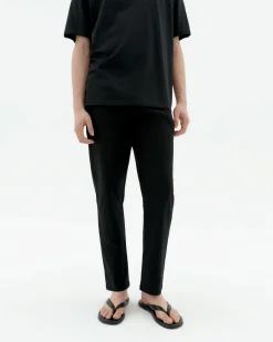 Pantalón recto negro Travel Light