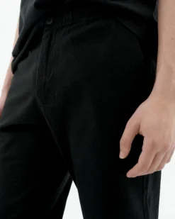 Pantalón recto negro Travel Light
