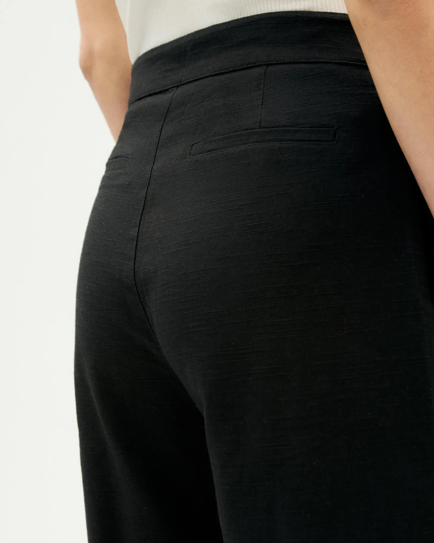 Pantalón tiro alto negro Karina