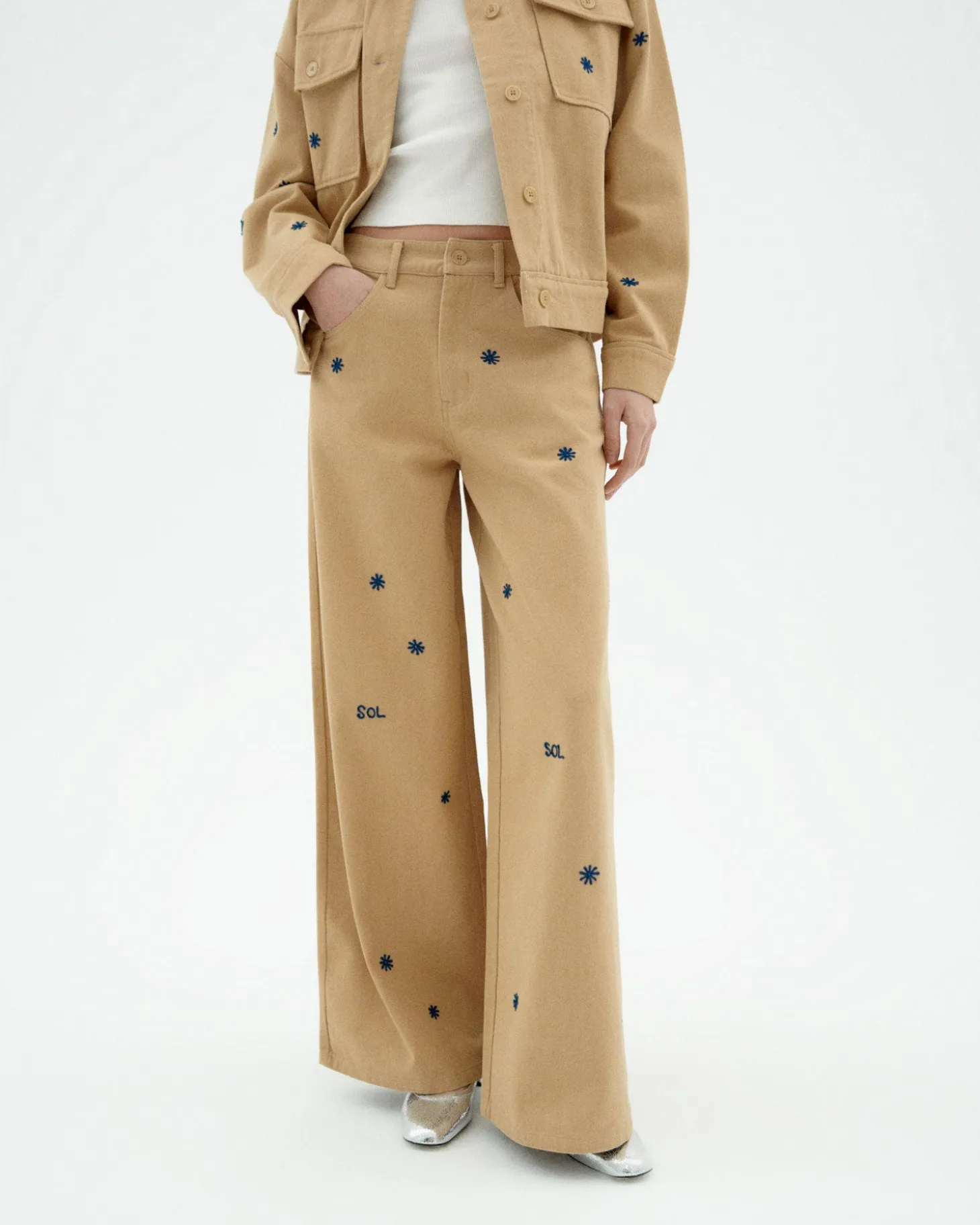 Pantalón wide leg camel bordado a mano Hedda