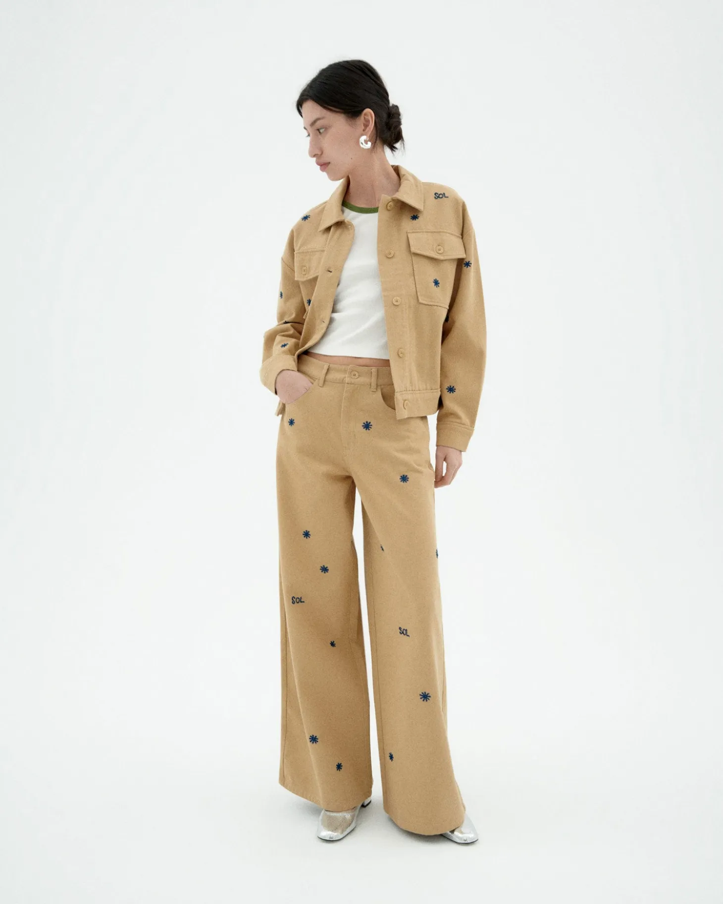 Pantalón wide leg camel bordado a mano Hedda