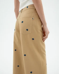 Pantalón wide leg camel bordado a mano Hedda