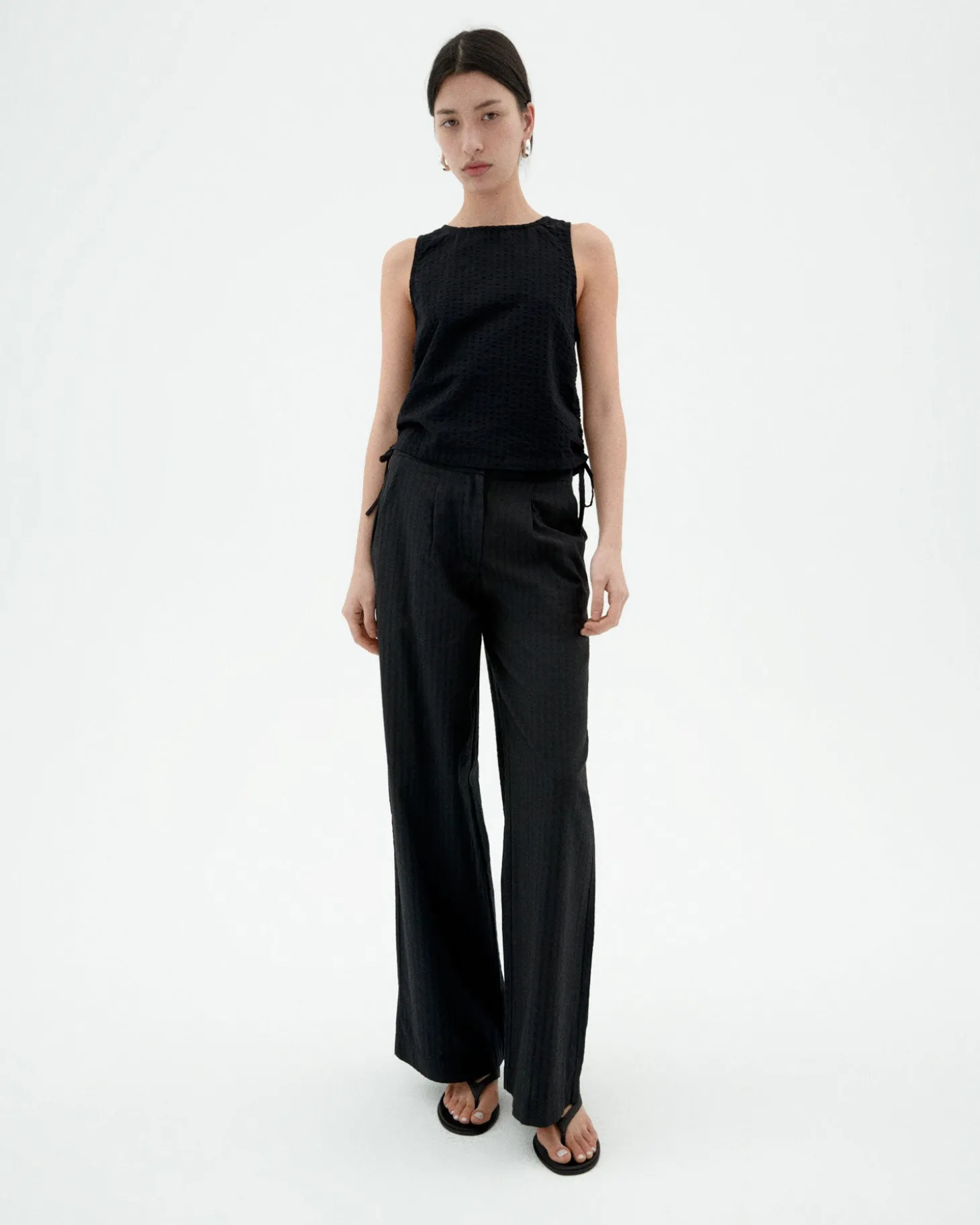 Pantalón wide leg seersucker negro Manolita