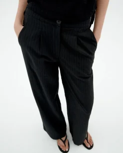 Pantalón wide leg seersucker negro Manolita