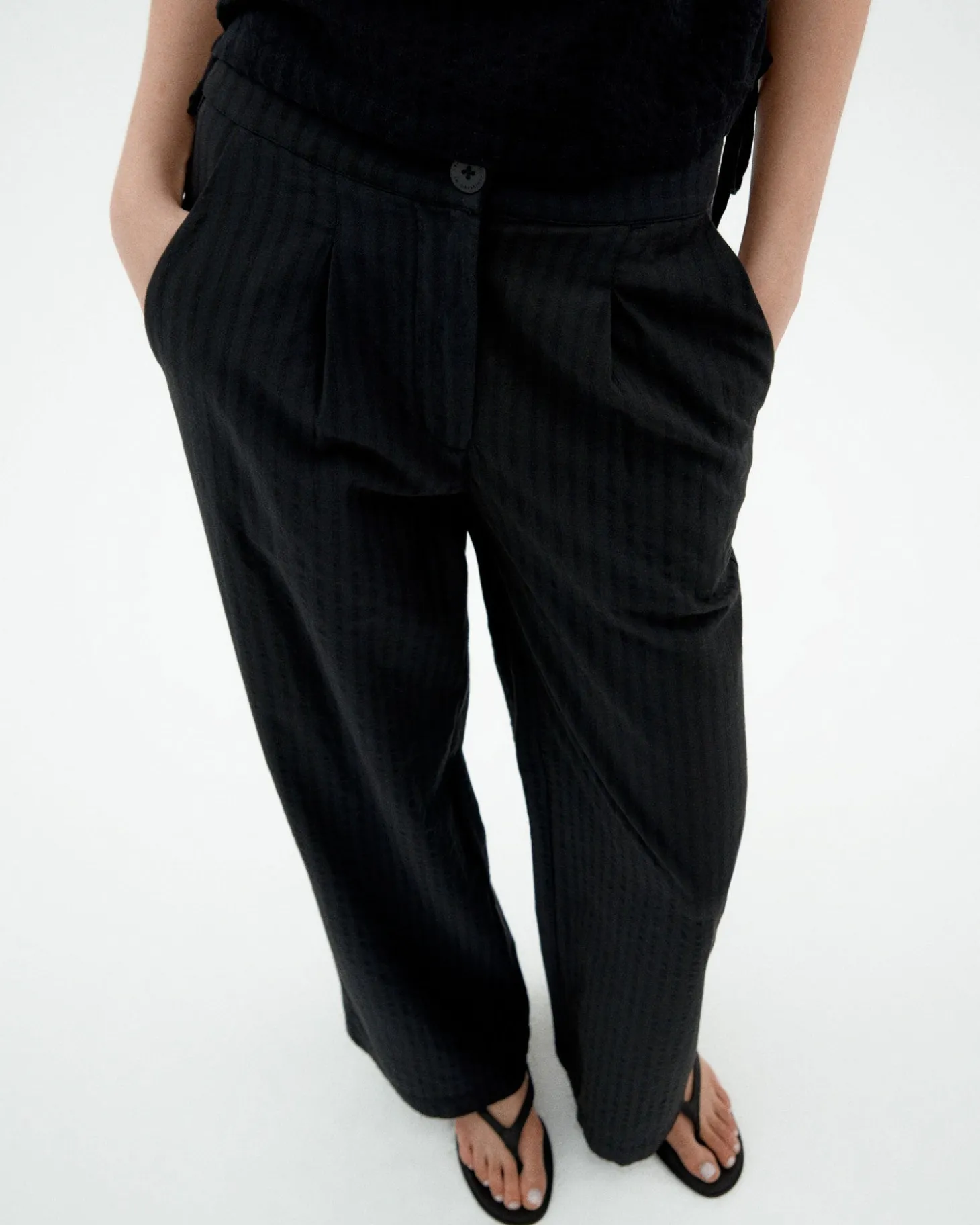 Pantalón wide leg seersucker negro Manolita