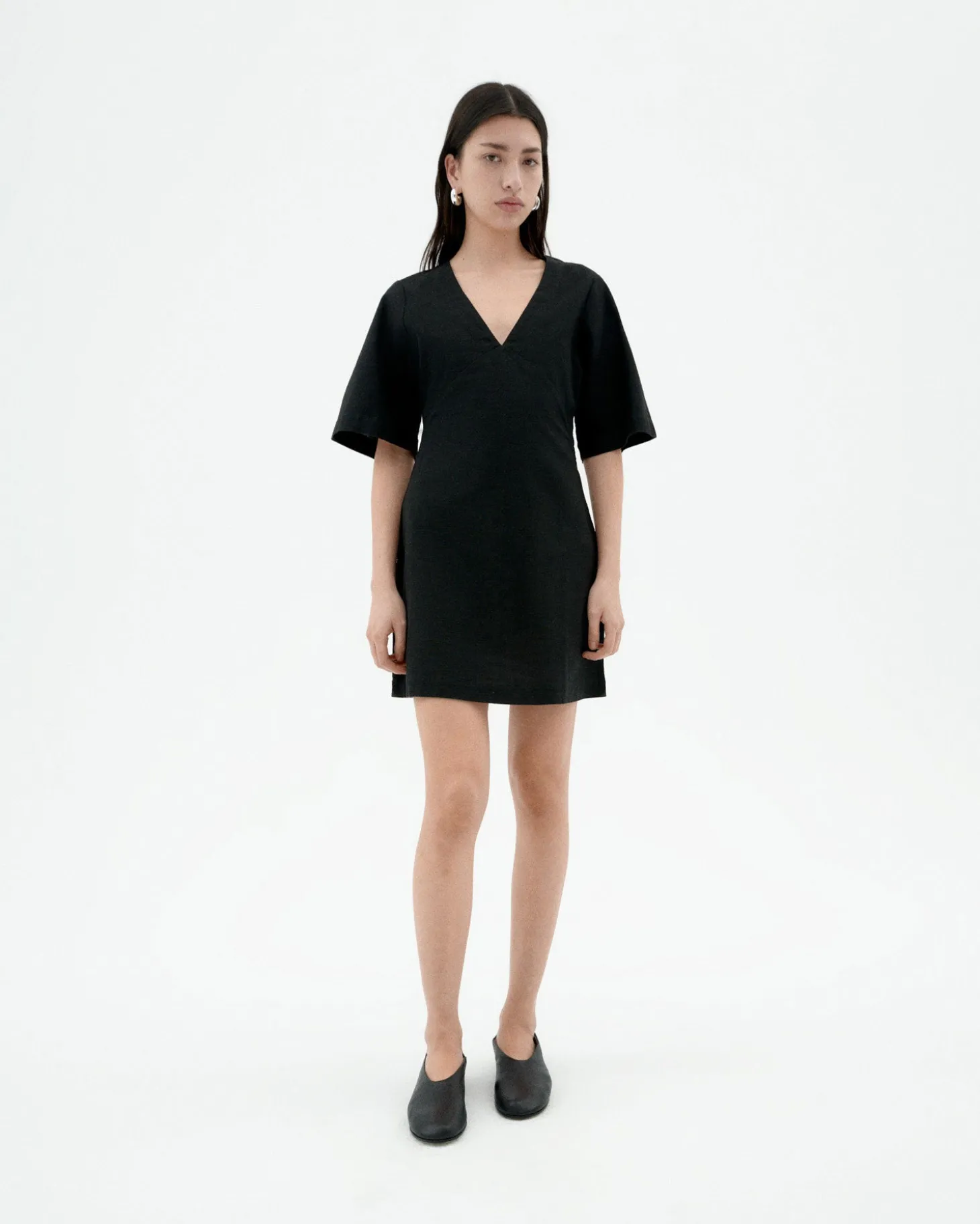 Vestido corto negro escote V Kim
