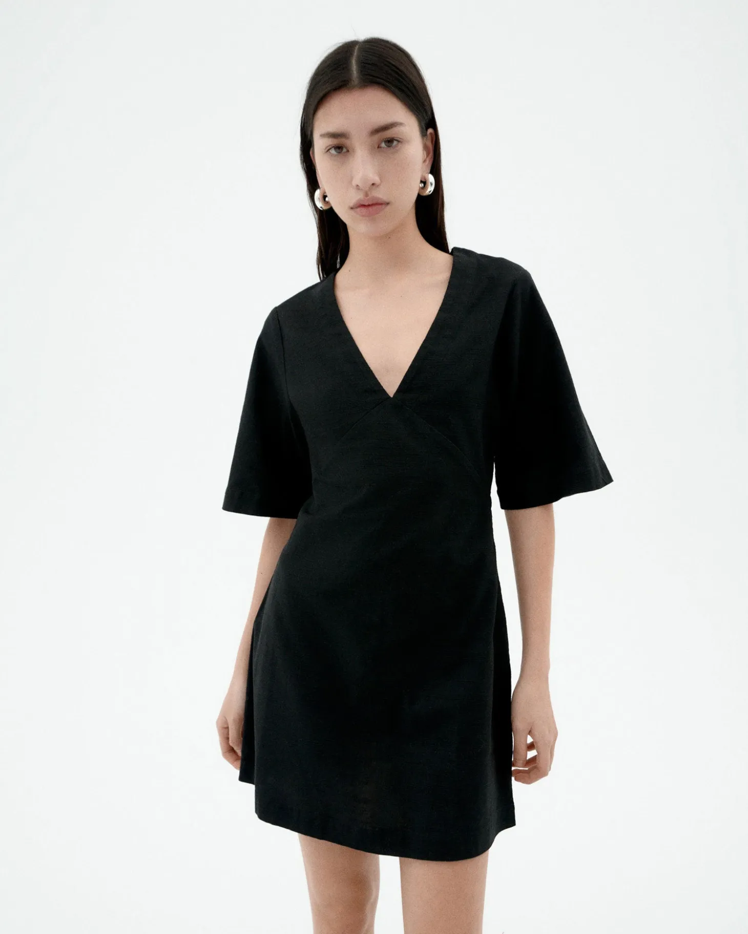 Vestido corto negro escote V Kim
