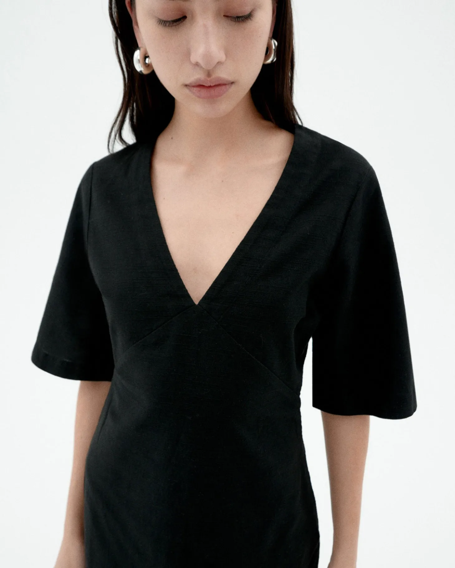 Vestido corto negro escote V Kim